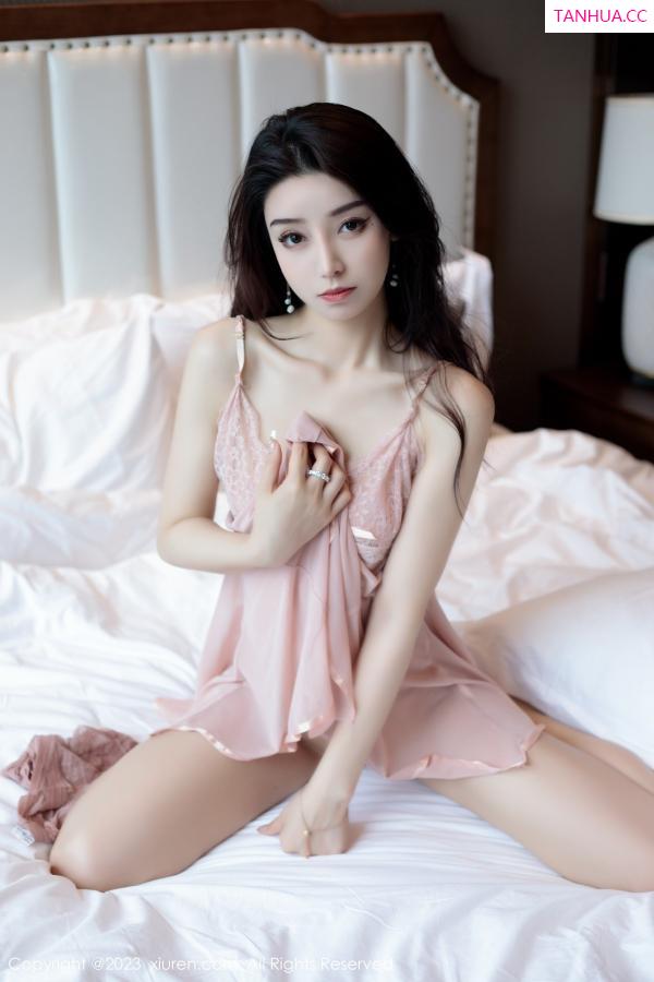   [XiuRen]高清写真图 2023.07.03 No.7011 苏曼兮 吊带裙美腿第69张图片